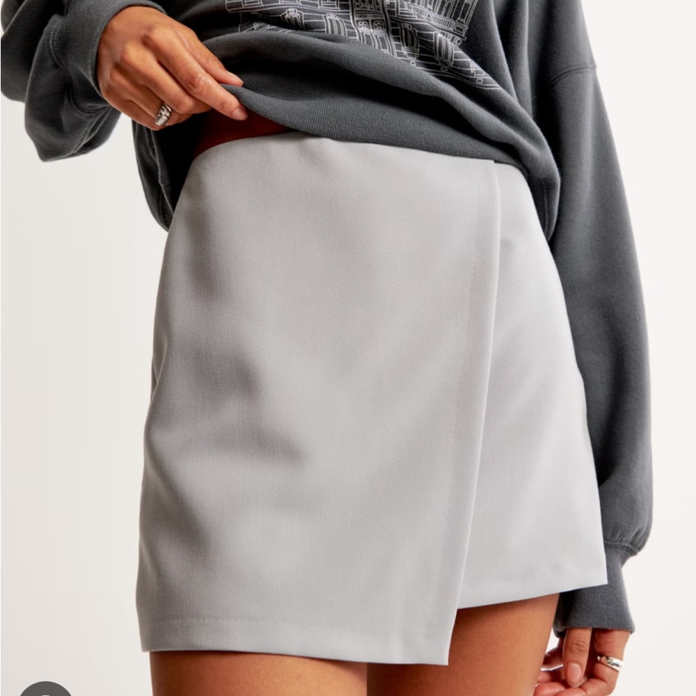 🥐☕️Abercrombie & Fitch Scarlett Mini Skort in Grey